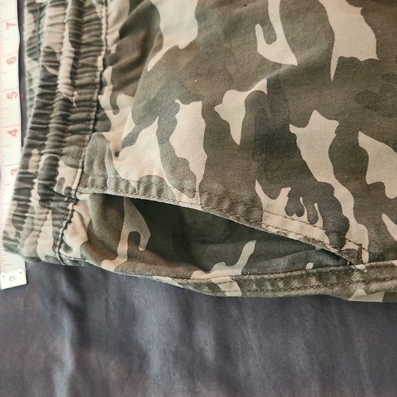 Mens Rumors camo print pants, size Medium - Picture 5 of 7